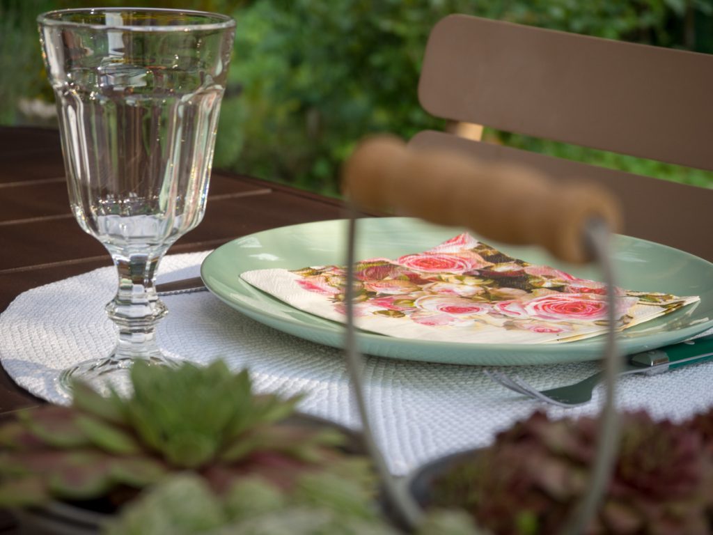 Un Jour de Neige - Une table d'été en vert et rose #decodetable #ete