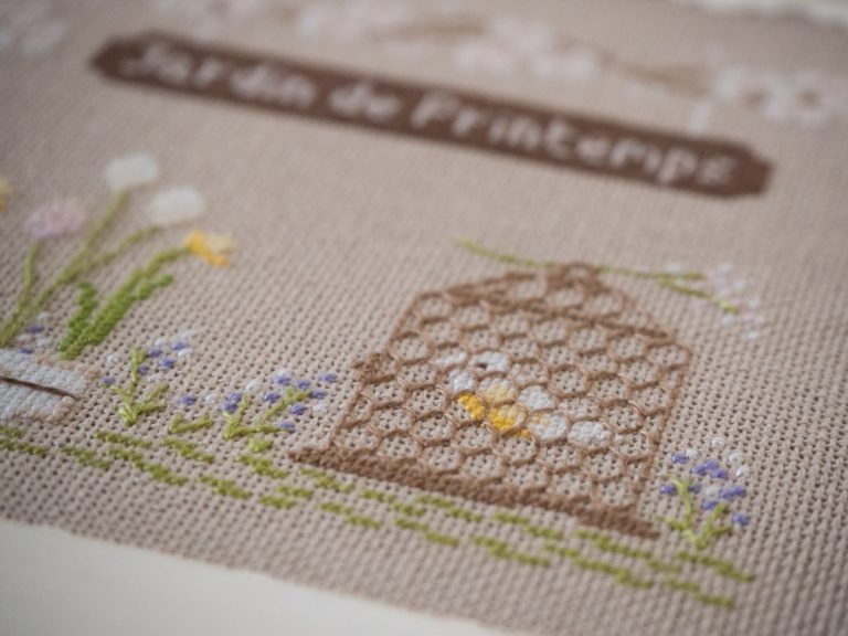 Jardin de printemps au point de croix – Un Jour de Neige